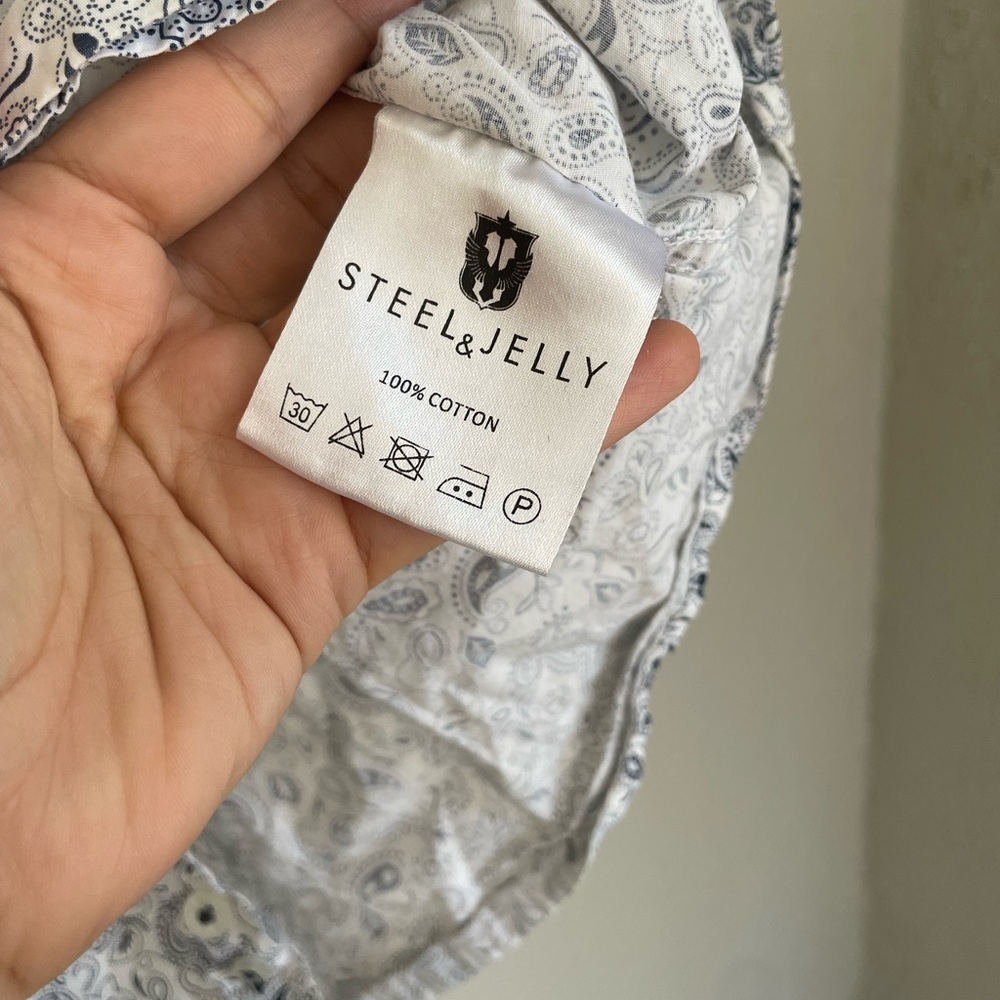 STEEL and JELLY Elegant shirt White with blue designs, Casual Button Down - Picture 6 of 8
